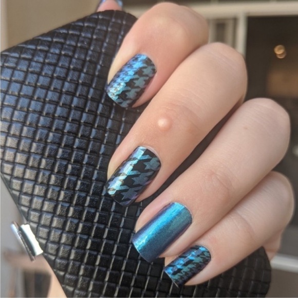 COPY - 🎉3/$25 NEW Color Street Nail Strips Suit Yourself teal to purple houndst… - Picture 5 of 11
